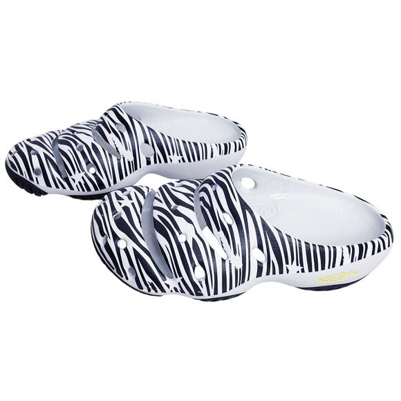 KEEN x ATMOS Yogui Art Sandals Zebra Star Print Women's Size US 10/ *Fits 9.5 - Picture 1 of 11